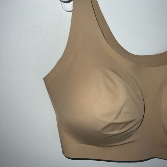 Seamless Tan Bra - Picture 3 of 11